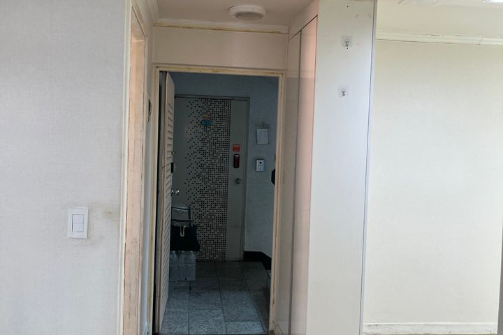 Prime location right next to Seoknam Station  5th image