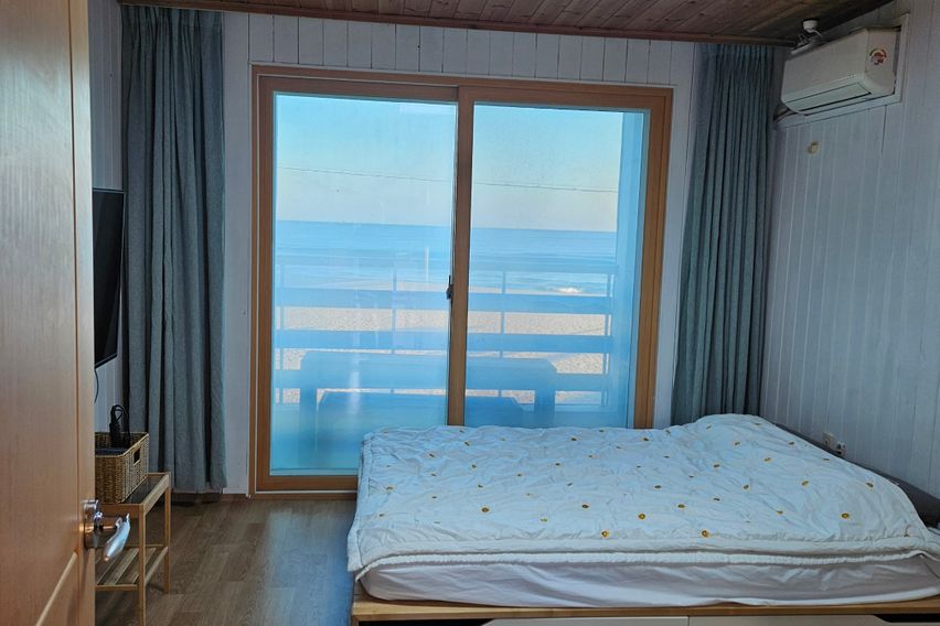 삼척 증산해변 품은 방