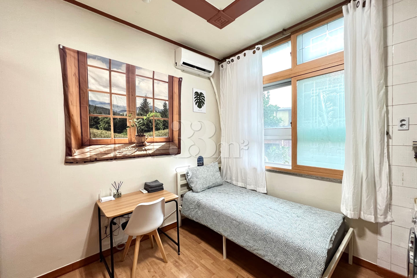 Accommodation with great natural light in Yeo 4th image