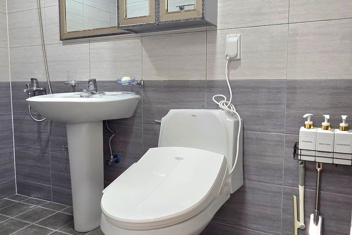 Cost-effective studio apartment with a separa 4th image