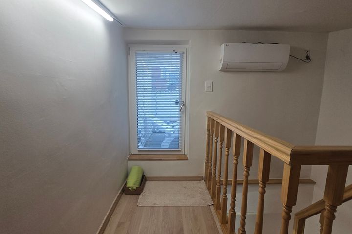 Room 302 5th image