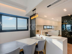 Fantastic Ocean View Luxury Home 11th image
