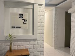 Mini-room with an exterior window and good ve 11th image