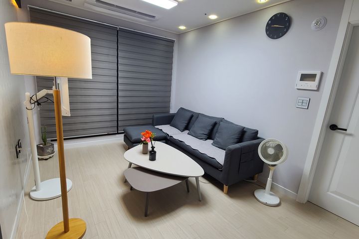 [2 Bedrooms/1 Living Room] ❤ Geumjeong Statio 0th image
