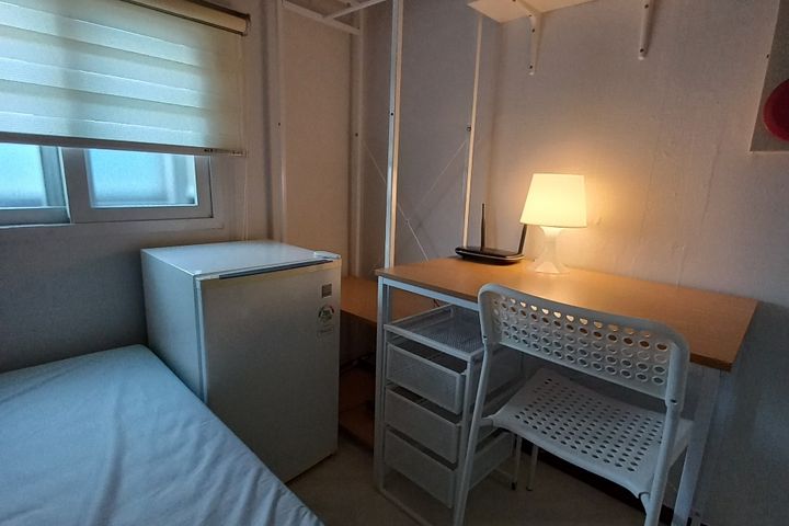 Room with a clean window near Sadang Station 0th image