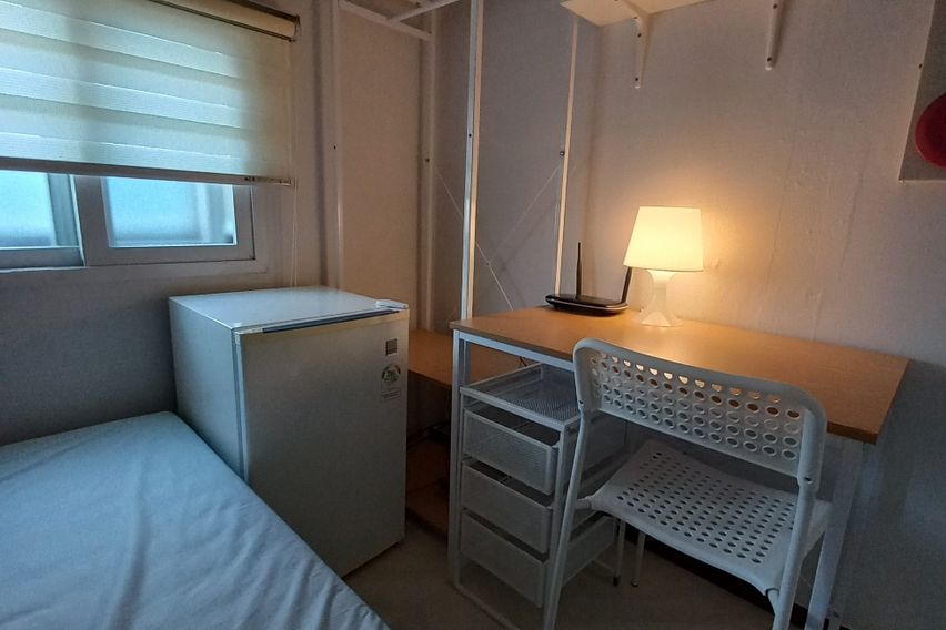 사당역 깨끗한창문있는방