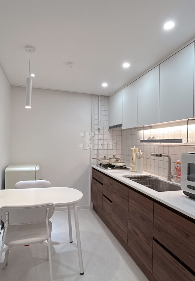It's a clean, new house. 5th image