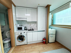 Large window, quiet and cozy 306 5th image