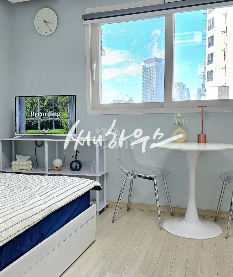 Sunny House with Great Views & Natural Light 0th image