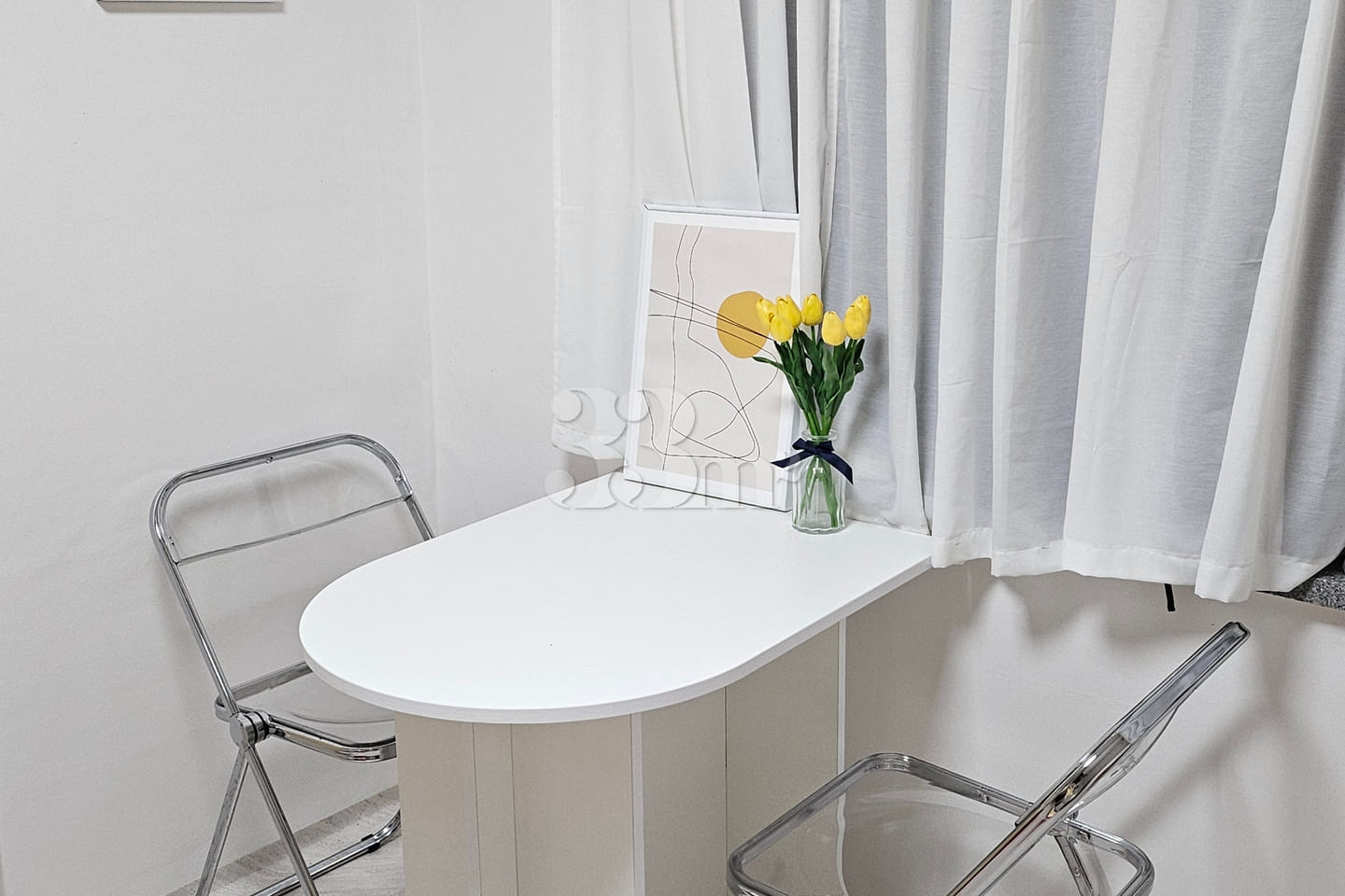 Room in a good location, 3 minutes from downt 1th image
