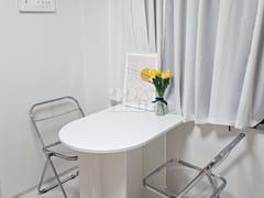 Room in a good location, 3 minutes from downt 1th image