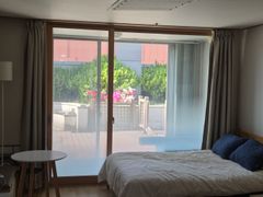 5 minutes from Gasan Station. Room with a ter 2th image