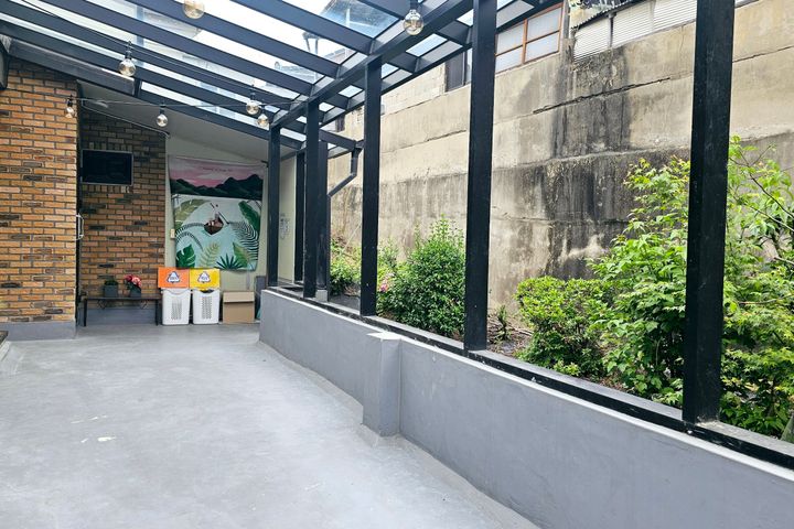 Clean, fully-equipped house 9th image