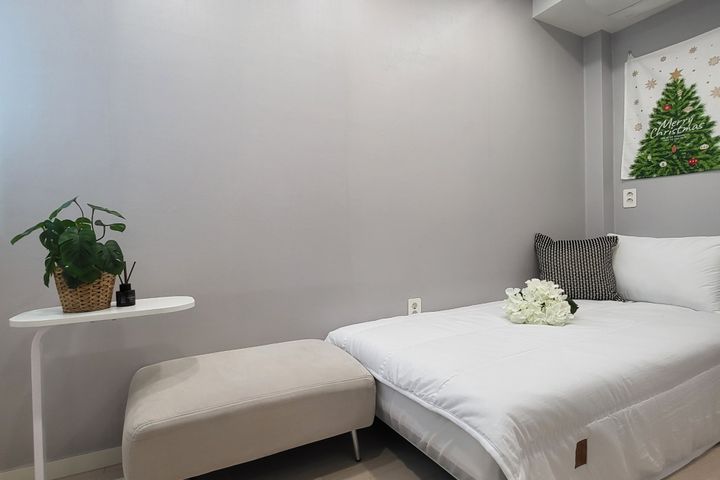 Clean, fully-furnished apartment in Seongbuk- 9th image
