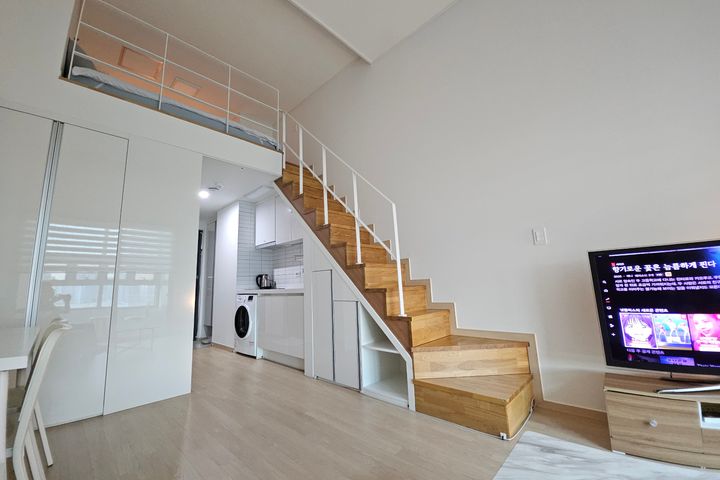 Gasan Station. Clean, well-secured duplex. 11th image
