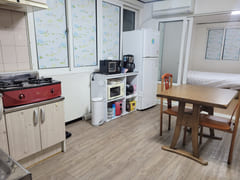 2 bedrooms, 2 queen beds, 1 single bed 0th image