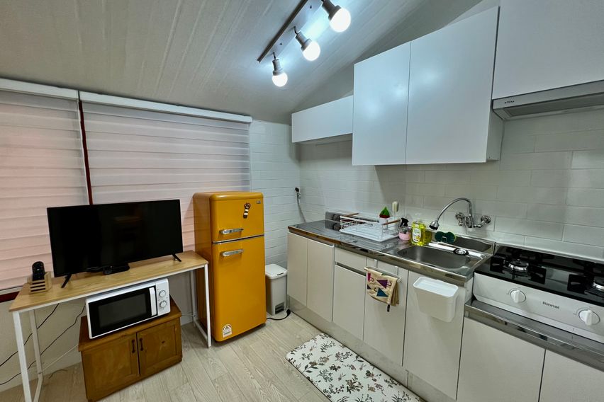 금돼지식당뒤투룸+다락방