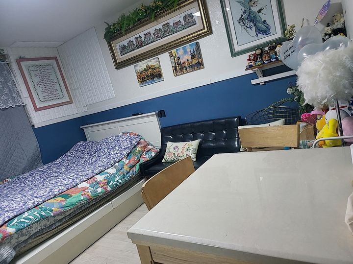 Blue Two-room apartment, available for 4-5 pe 방 이미지