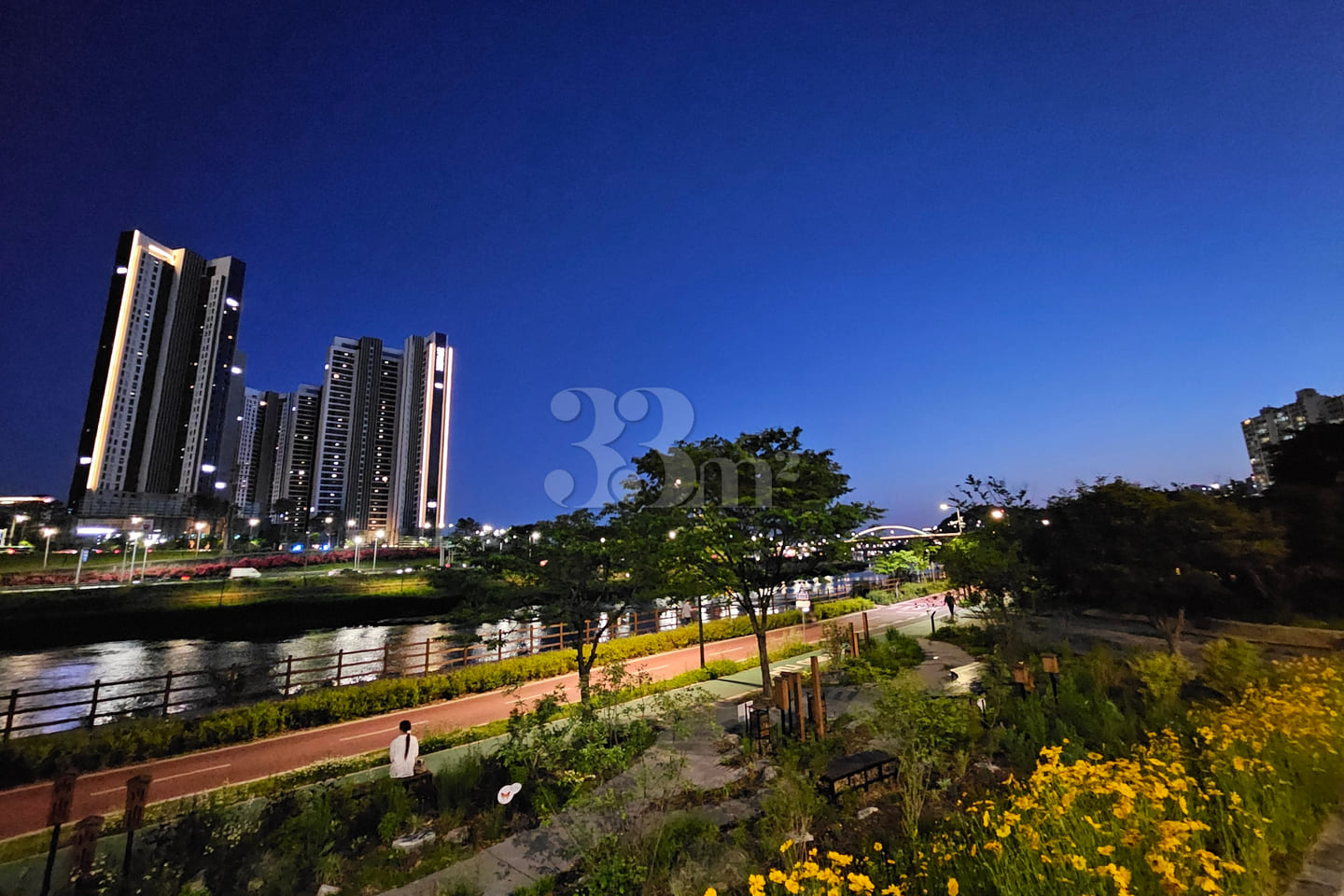 High-rise buildings in Wangsimni, Jongno, Seo 19th image