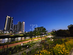 High-rise buildings in Wangsimni, Jongno, Seo 19th image