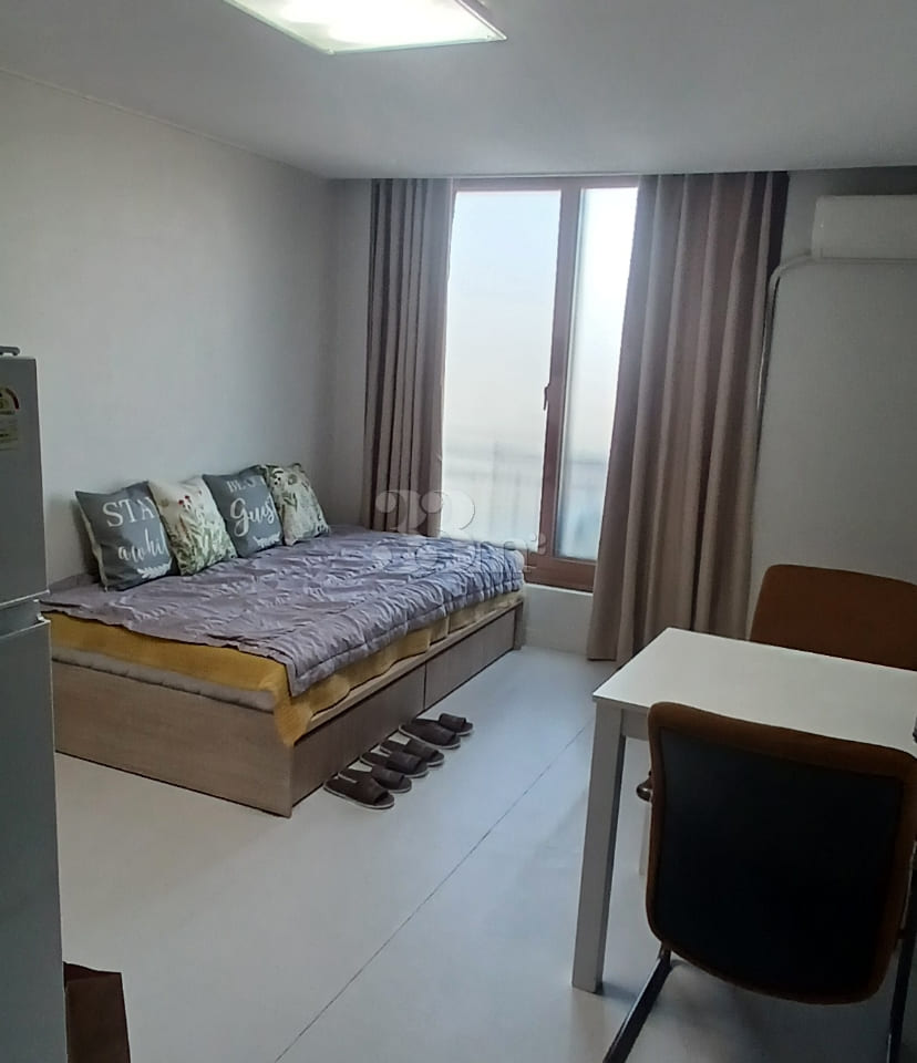 Studio apartment in Hongdae 0th image