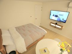 Cozy two-room apartment right in front of Sun 1th image