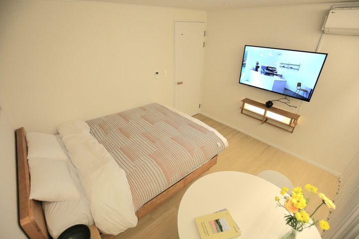Cozy two-room apartment right in front of Sun 1th image