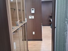 Japanese micro-home with easy parking 13th image