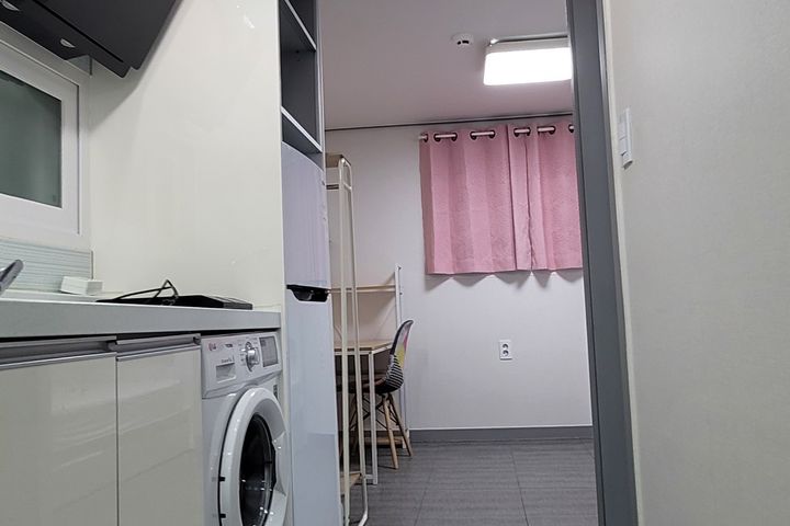 Juan Unit 205 4th image