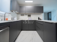 Stylish 4-bedroom apartment in Seocho 6th image