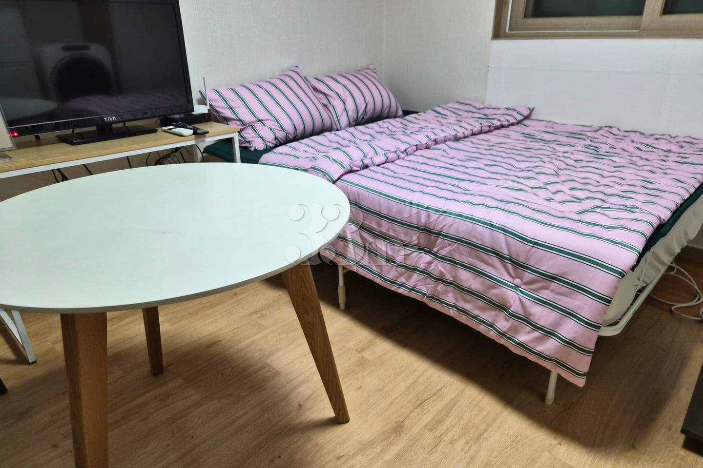 Comfortable Queen-Size Studio 0th image
