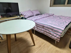 Comfortable Queen-Size Studio 0th image