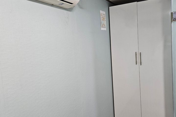 Men's Room, Room 203 3th image