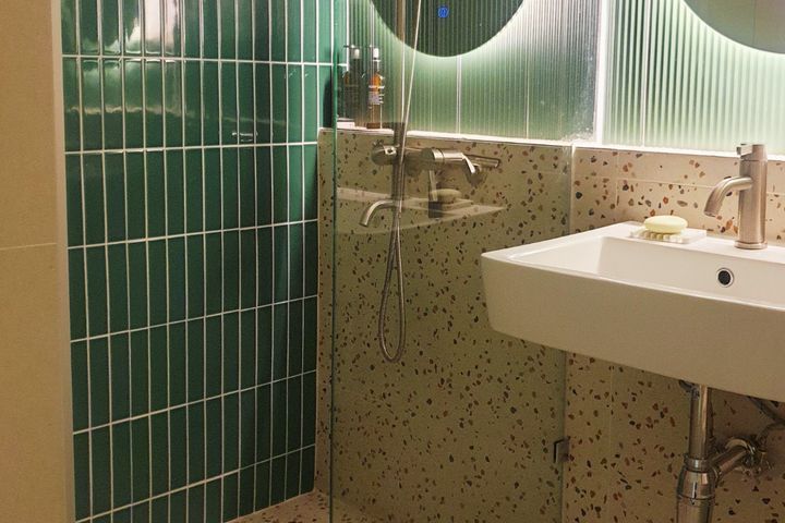 🎨Luxury Remodeled Apartment with a Great Vie 12th image