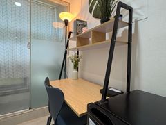 Studio with an exterior window, Unit 323 3th image