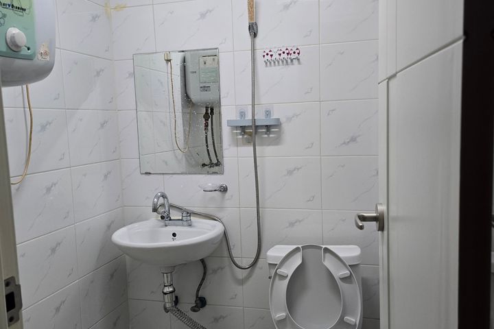 Room 502 3th image