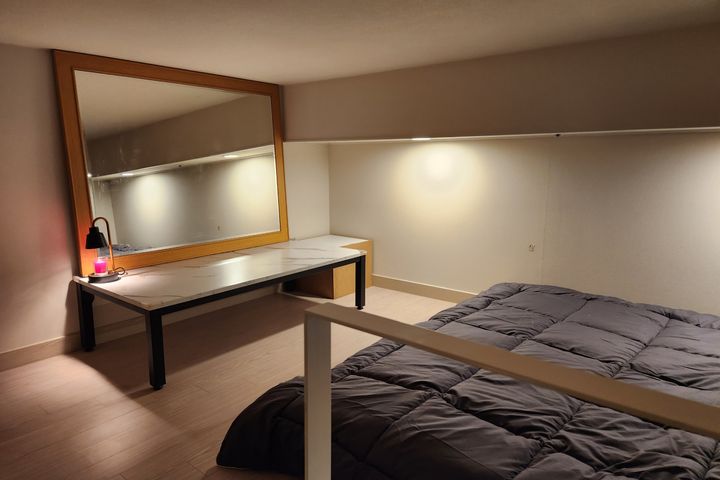 Right by the subway station. Spacious duplex 11th image
