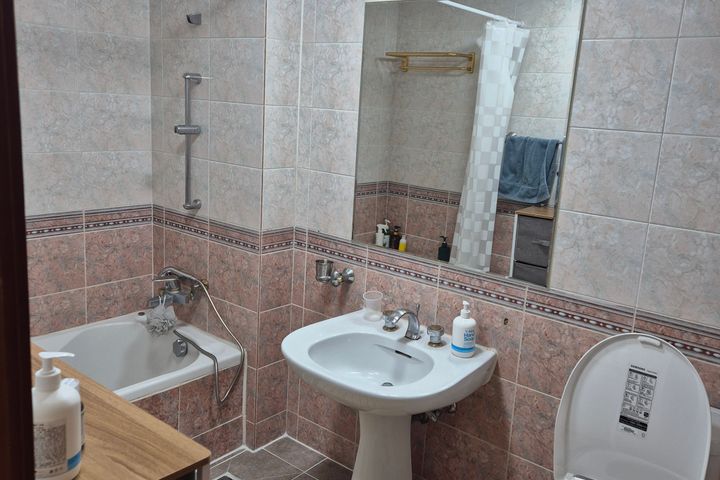 Spacious 3-bedroom villa with mountain views 8th image