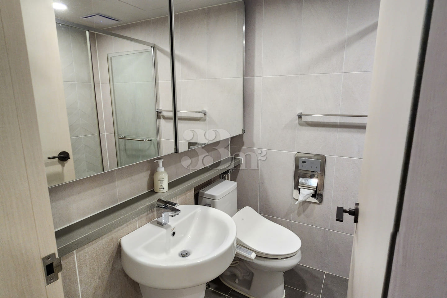 Fully furnished accommodation 1 minute from D 11th image