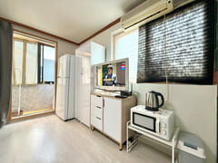 Spacious accommodation in Yeongdeungpo 8th image
