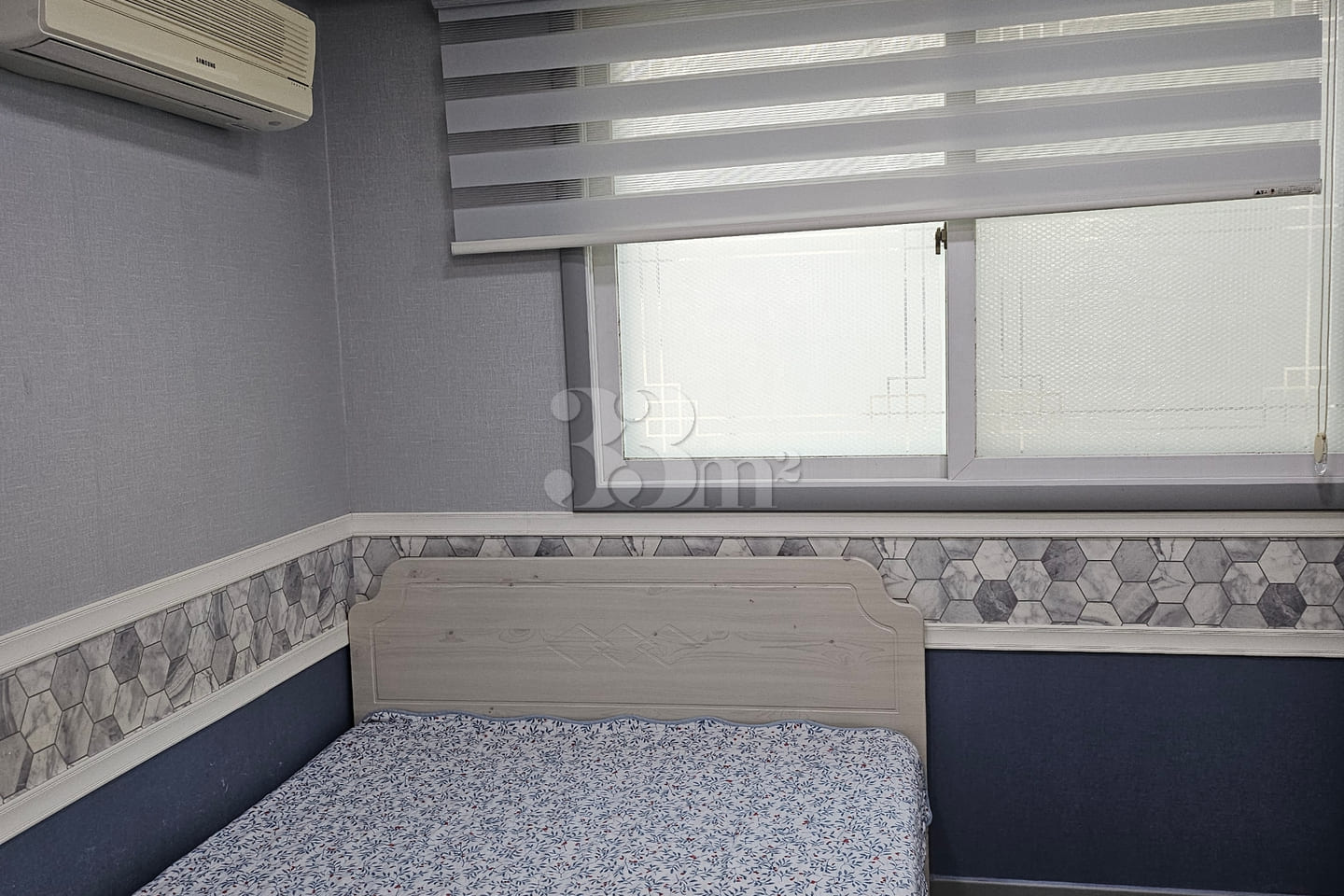 Convenient transportation and parking, studio 6th image