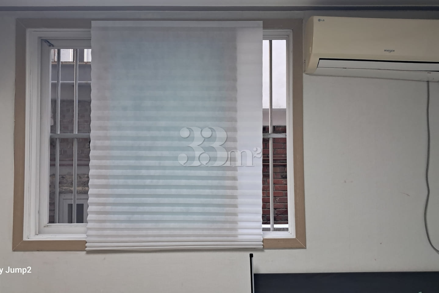 A clean house near Starbucks. 8th image