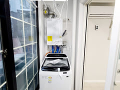 Clean, fully-furnished studio apartment 7th image