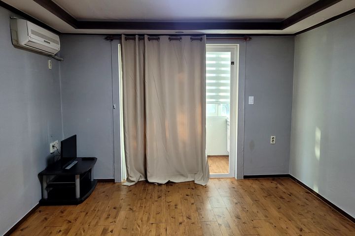 Room 304 3th image