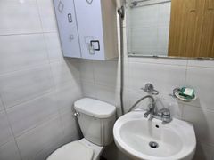 A room with excellent transportation links an 5th image