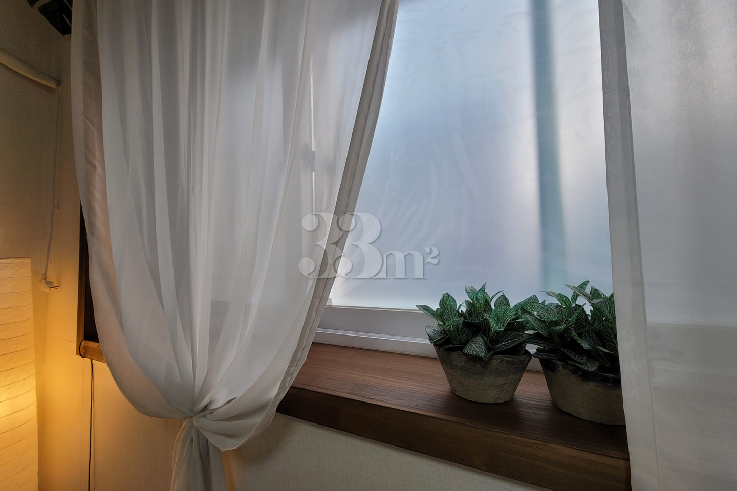 4. Fully renovated, 2 rooms with good natural 4th image