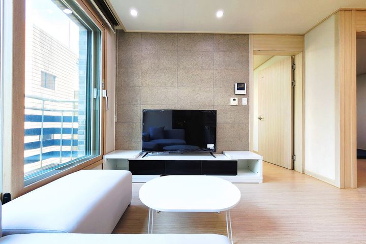 Two-bedroom apartment with full options, 5-mi 2th image