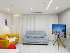 Luxurious, spotless 33-pyeong home 2th image
