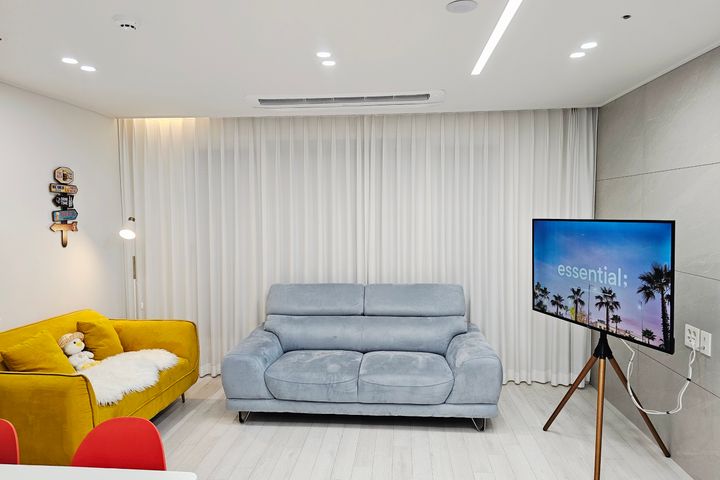 Luxurious, spotless 33-pyeong home 2th image