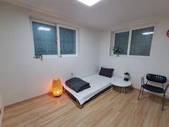 Spacious and clean room 5th image